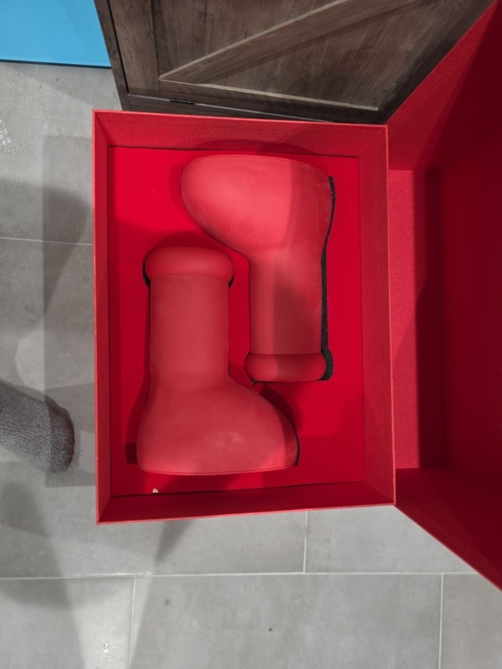 MSCHF Big Red Boot size US7.5-8) Brand NEW NIB Never Wor - Picture 7 of 9
